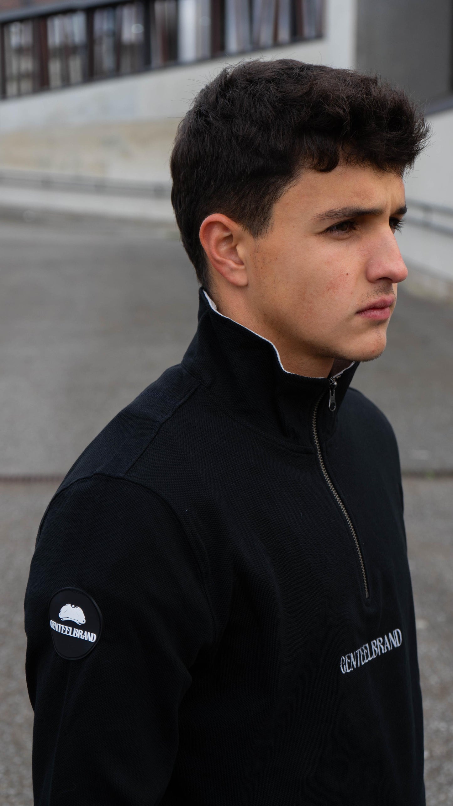 BLACK HALF ZIP