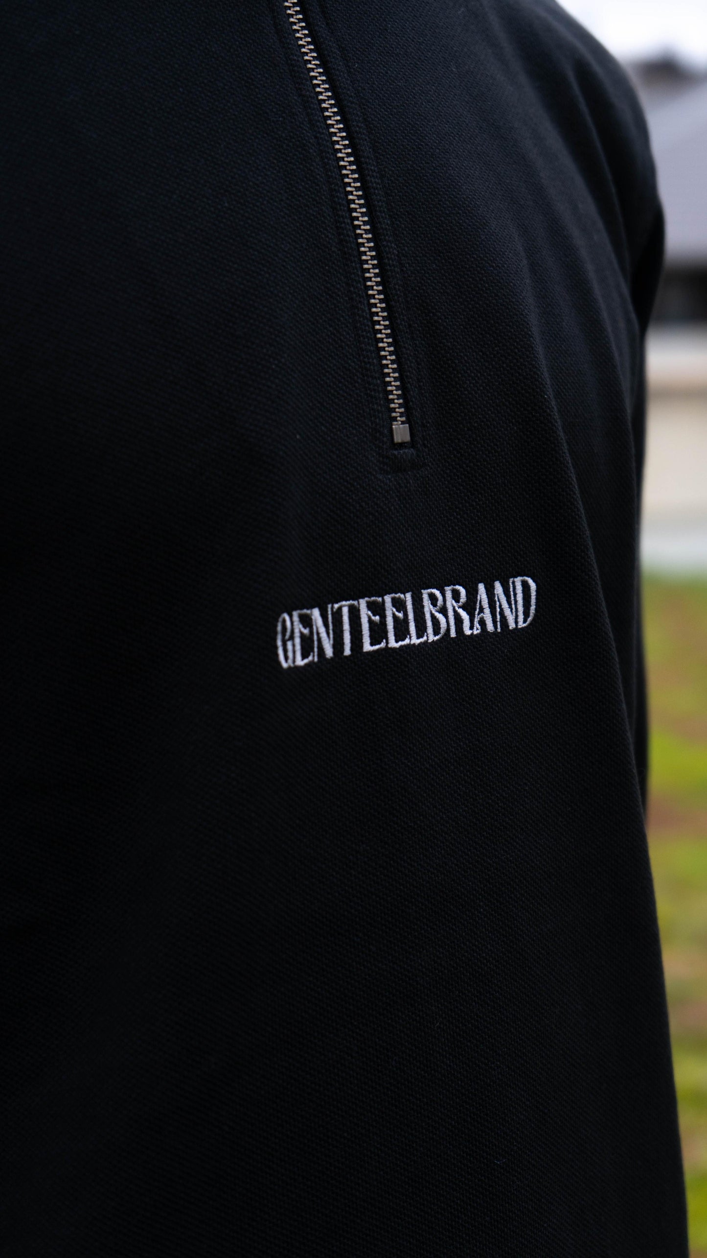 BLACK HALF ZIP